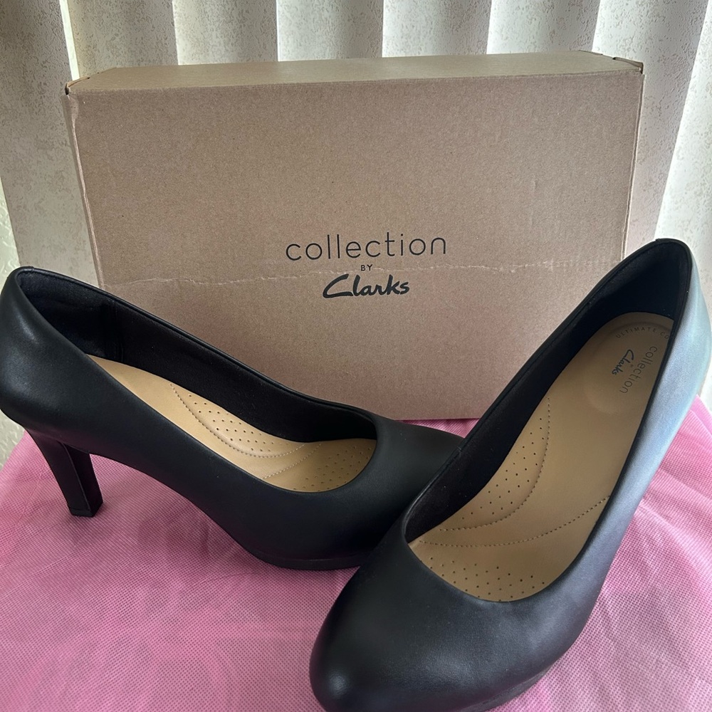 Clarks black pumps size 9 1/2